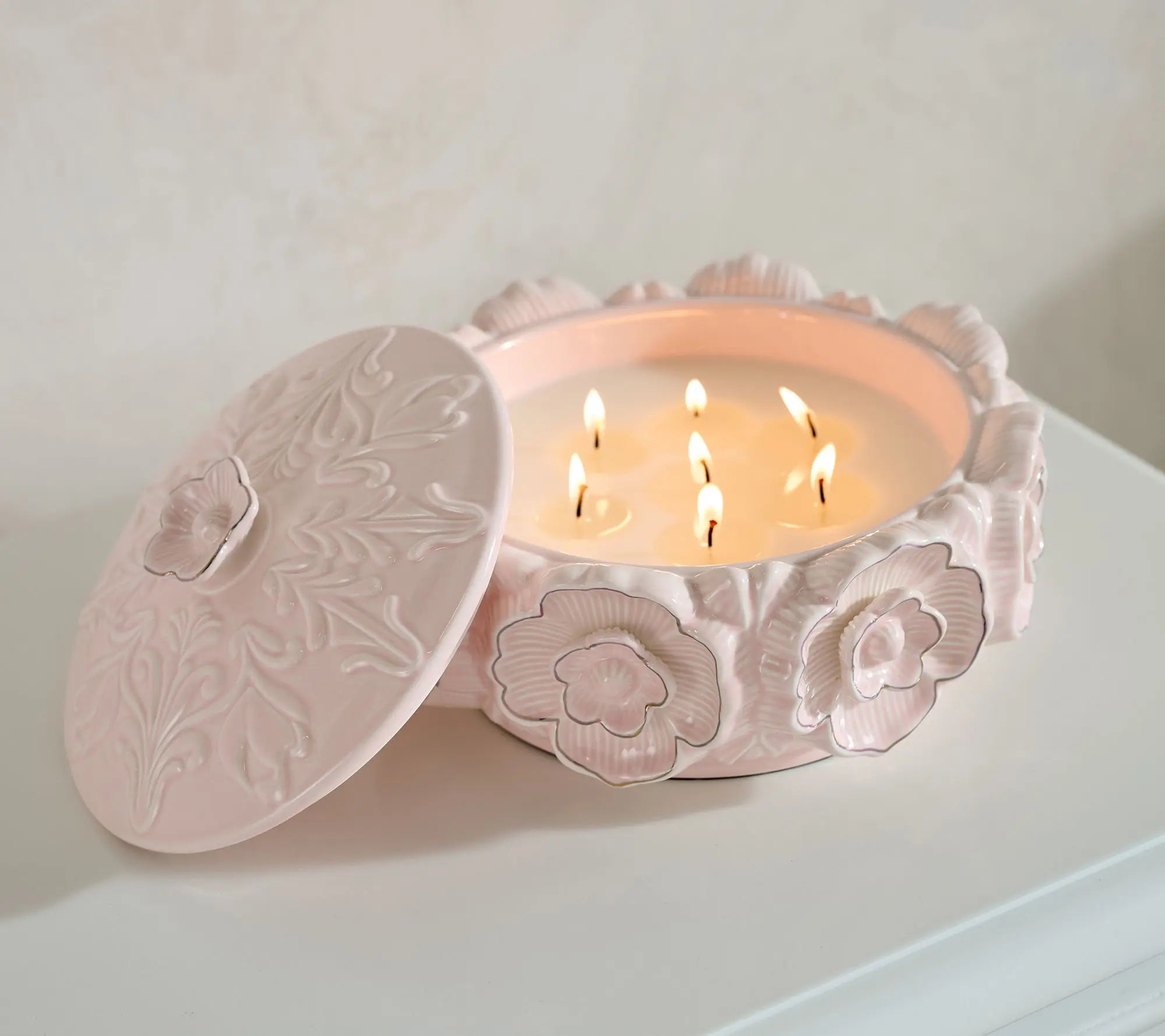 Homewrox by Slatkin + Co. 14Oz Magnolia Ceramic Filled Candle