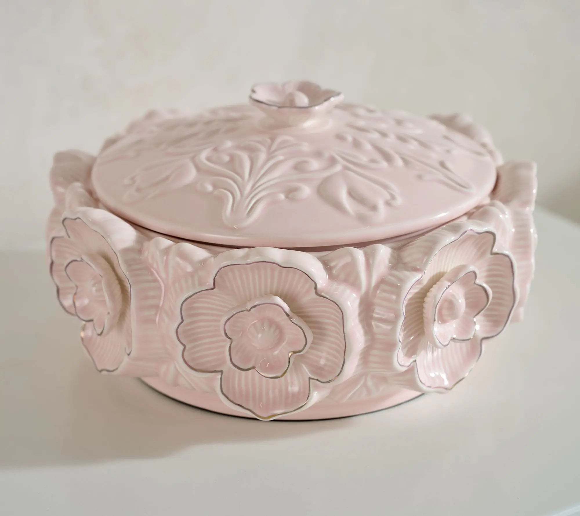 Homewrox by Slatkin + Co. 14Oz Magnolia Ceramic Filled Candle